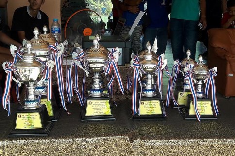 ทีมฟุตบอล ได้รับถ้วยรางวัล ท่านรองผู้ว่าราชการจังหวัดลำพูน