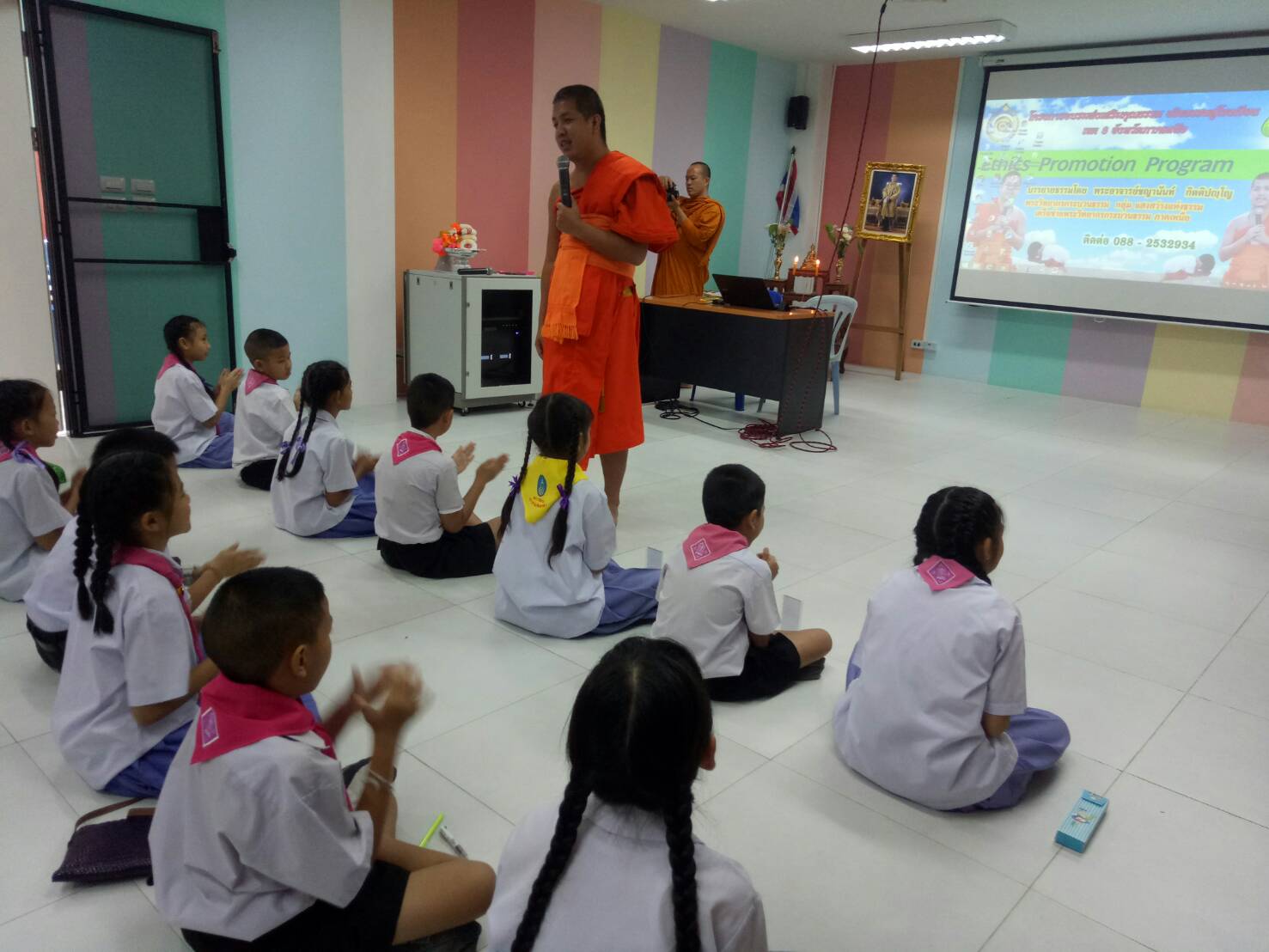 กิจกรรมการอบรมคุณธรรม จริยธรรม และพิธีแสดงตนเป็นพุทธมามกะ 