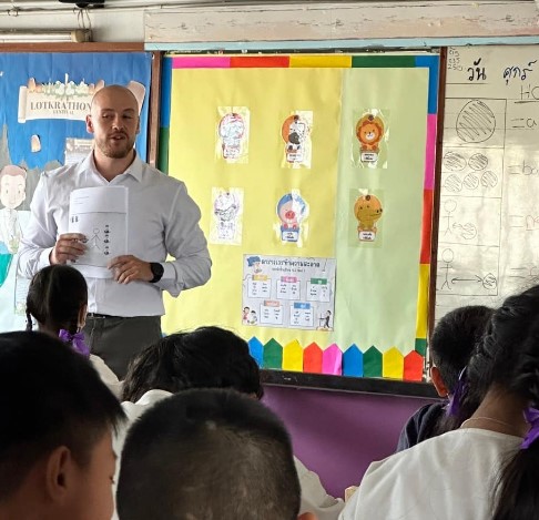 ต้อนรับคณะครูและผู้ฝึกประสบการณ์สอน